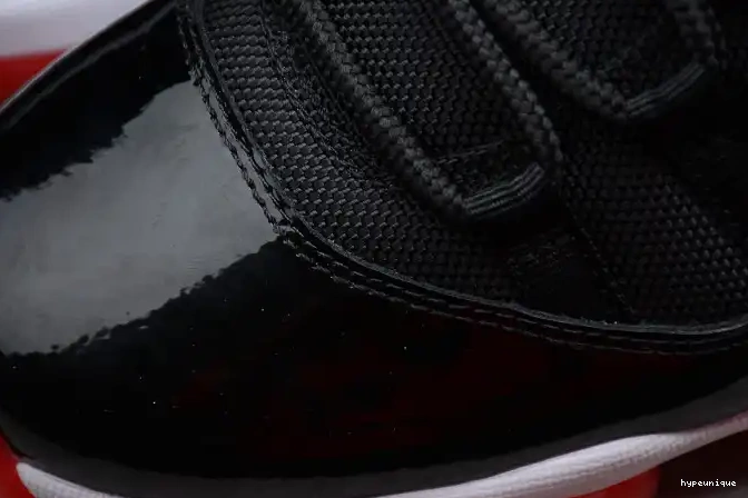 HYPE Low Jordan 11 Black Retro 
